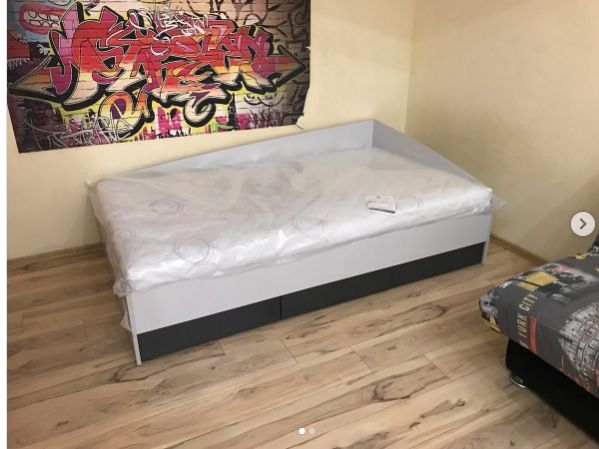 Кровать с выдвижными ящиками